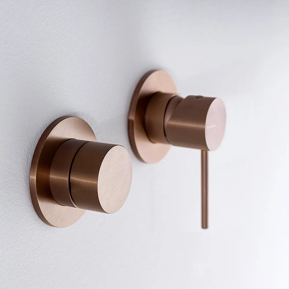 Brausebatterie mit Umsteller mit 2 oder 3 Ausgängen 40mm Treemme