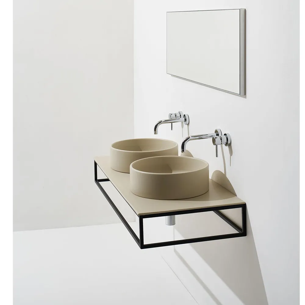 Abgehängter Metallrahmen mit runden Foriù Simas Waschbecken